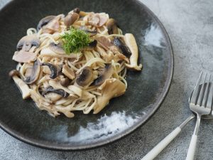 グルテンフリーで安心「玄米めん」レシピ「きのこの和風スープパスタ」