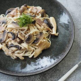 グルテンフリーで安心「玄米めん」レシピ「きのこの和風スープパスタ」