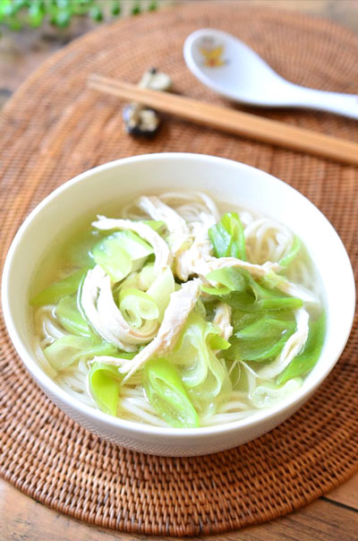 ゆで鶏とネギの塩ラーメン風