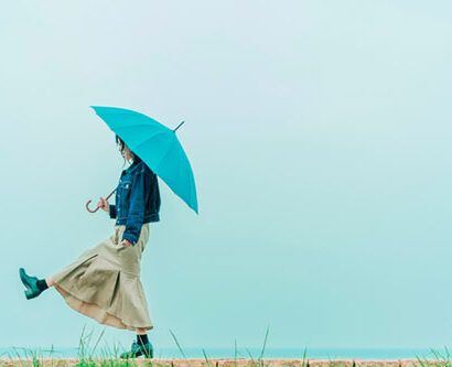 梅雨の湿気と40代・50代女性のアンチエイジング：体の内側から整える「食」の湿度対策
