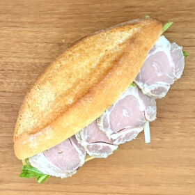 砂糖不使用・自家製ローストポークのバインミー風